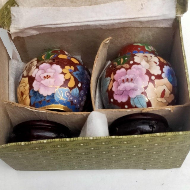 Red Pair of Vintage Cloisonné Enamel Lidded Jars – Butterfly & Floral Motif, With Original Box For Sale - Image 8 of 9