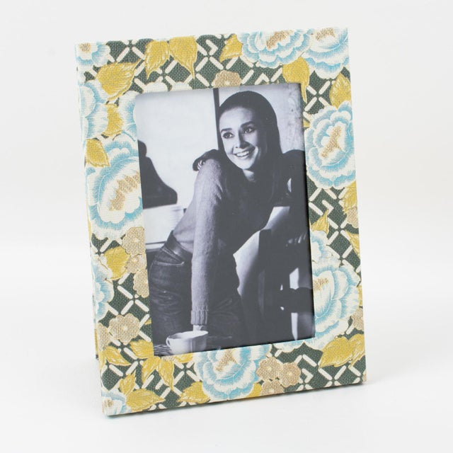 Italian designer Gucci designed this stunning picture frame. The photo frame features PU paper with textured patterns in a...