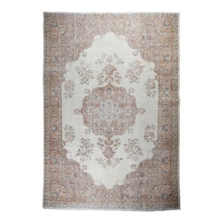 Turkish Hand-Knotted Vintage Floor Rug – Medallion & Vinework in Soft Earth Tones - For Sale