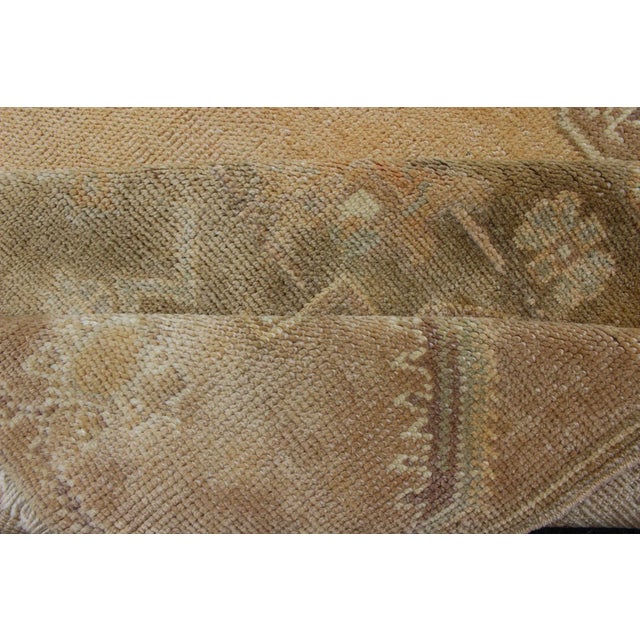Keivan Woven Arts Turkish Oushak Taupe and Cream Colored Vintage Rug - 5′1″ × 7′10″ For Sale - Image 10 of 13