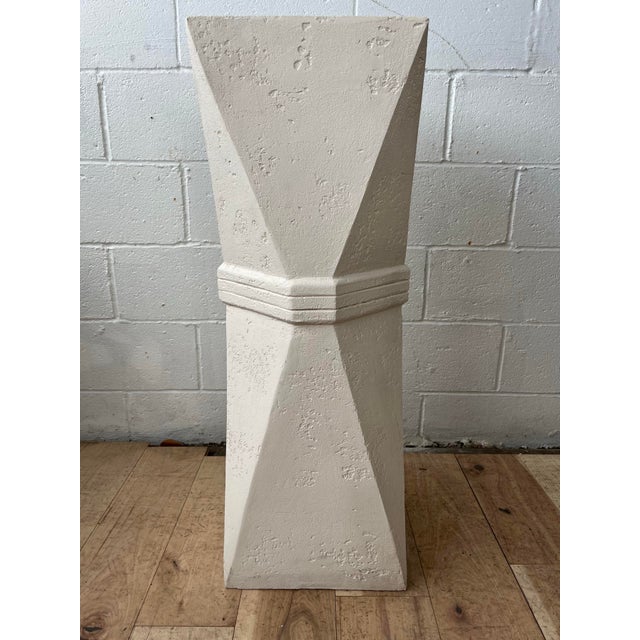 1980s Postmodern Faceted Plaster Pedestal or Sculpture Stand For Sale In New York - Image 6 of 9