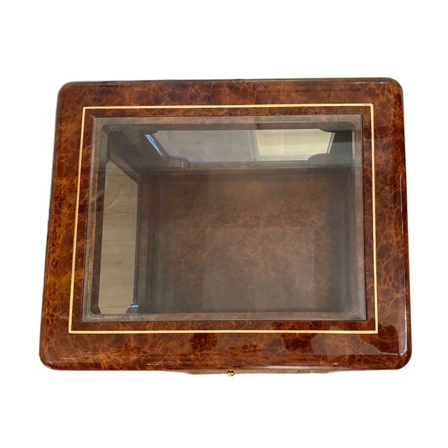 Italian Versace Style Burl & Brass Greek Key Display Curio Vitrine. Italy, 20th Century. For Sale - Image 3 of 8