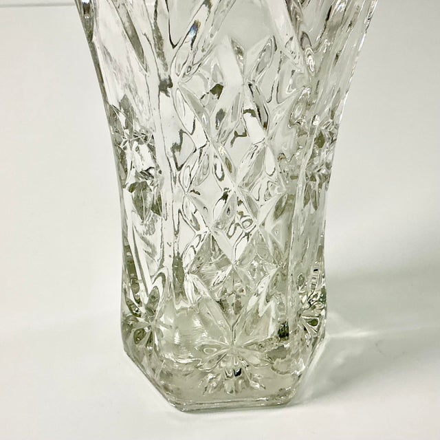 Glass Mid Century Vintage Boho Chic Hollywood Regency Cut Glass Vase. For Sale - Image 7 of 10