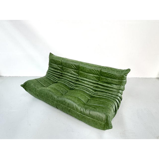 French Three-Seater Togo Sofa in Forest Green Leather by Michel Ducaroy for Ligne Roset For Sale - Image 6 of 12