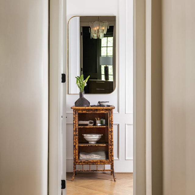 Simple and refined. The Amara Mirror shines on its own merits with a thin, frame that makes it feel airy and seamless in...