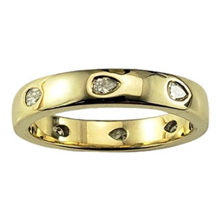 Mid 20th Century 14 Karat Yellow Gold and Diamond Wedding Band Ring Size 6.75 For Sale