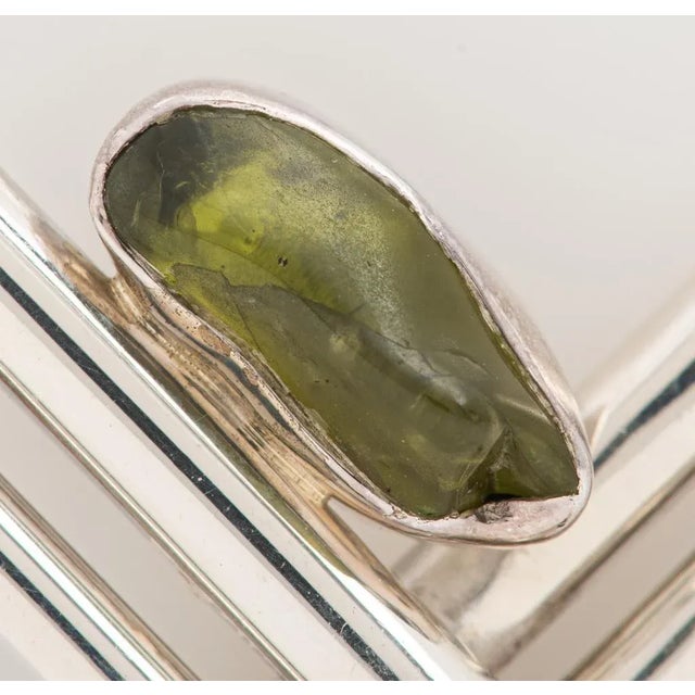 Modern Vintage Silver Modernist Peridot Brooch / Pin For Sale - Image 3 of 4