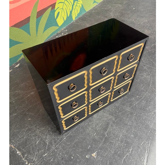 The iconic and timeless Dorothy Draper España smallboy needs no introduction. The perfect piece for any number of spaces -...