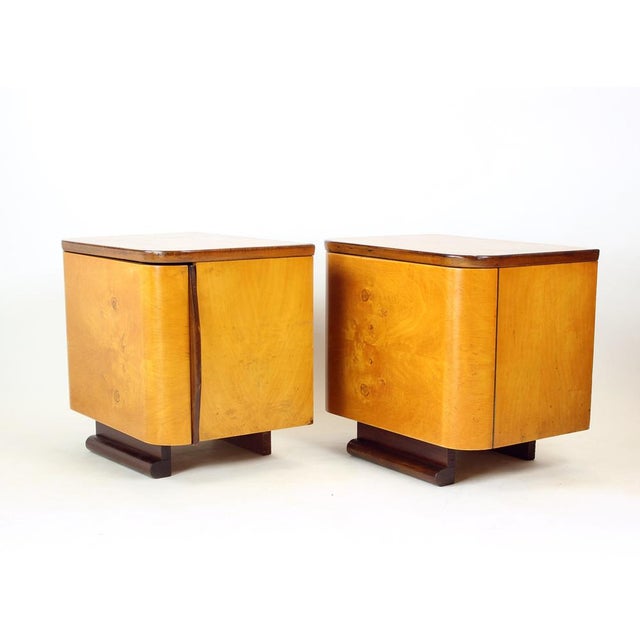 Art Deco Bedside Tables in Walnut Veneer, Former Czechoslovakia, 1940s, Set of 2 For Sale - Image 9 of 15