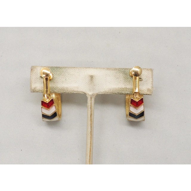 Vintage 1960s Unsigned Red White & Blue Chevron Enamel Hoop Clip Earrings - 2 Pieces For Sale In Philadelphia - Image 6 of 6