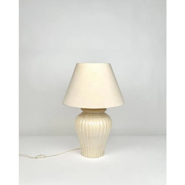 Beautiful table lamp in ceramic by Italian design Tommaso Barbi for B ceramice. Made in Italy in the 1970. The original...
