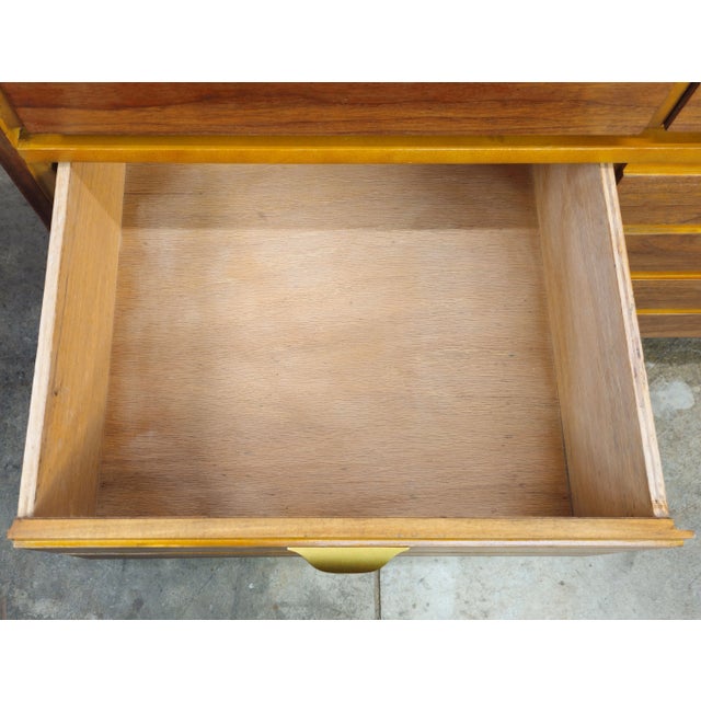 1960s Refreshing Mid Century Modern Walnut 9 Drawer Long Dresser Mainline Hooker For Sale - Image 10 of 12