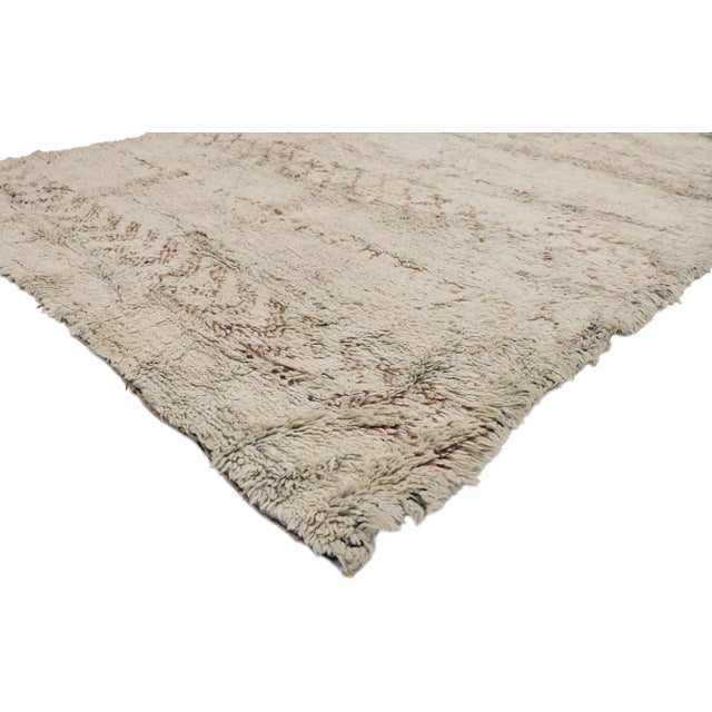 21427 Vintage Moroccan Rug, 05'06 x 07'02. Nomadic charm meets relaxed familiarity in this hand knotted wool vintage...