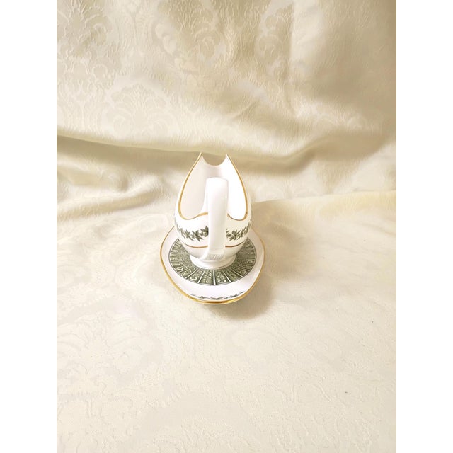 1960s Gravy Boat With Under Plate 2 Piece Set Spode Provence Y7843 Bone China Gilt Green For Sale In Savannah - Image 6 of 13