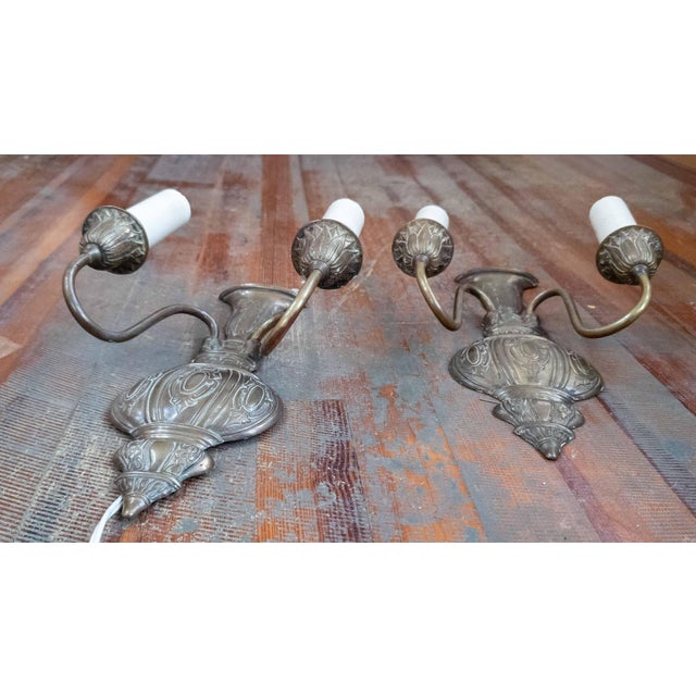 20th Century American Pair of Brass Wall Sconces in Georgian Adams Revival Style For Sale - Image 12 of 17