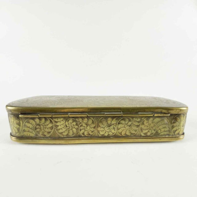 A Dutch engraved brass snuffbox from the 18th century, rectangular in shape with rounded corners, fully engraved on all...