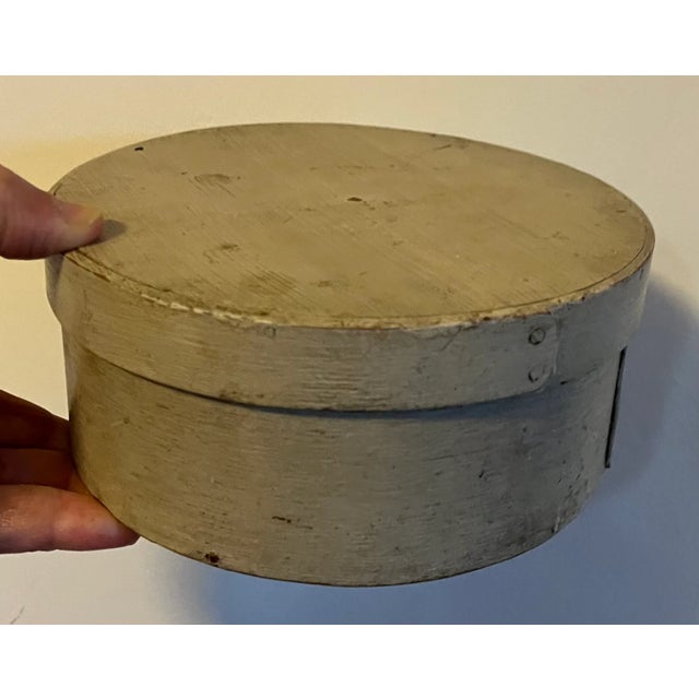 Antique 19th Century American Shaker Paint Decorated Wood Pantry Box in Cream Butter Color For Sale - Image 9 of 12