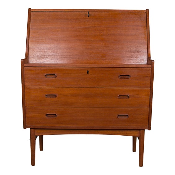 Danish Teak Desk Model 37 by Arne Wahl Iversen for Vinde Mobelfabrik, 1960s For Sale