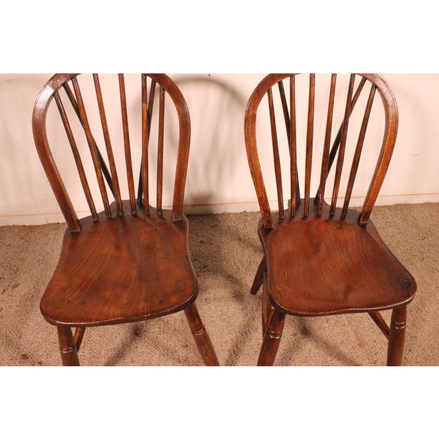 Lovely 19th-century English Windsor chairs Two beautiful chairs with charm and a beautiful patina. They have been...