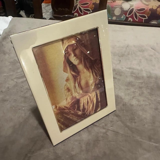 Metal 1970s Mid-Century Modern Brass and Cream Lacquered Metal Italian Picture Frame For Sale - Image 7 of 11