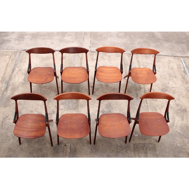 Set of 4 dinning chairs model 71, Arne Hovmand Olsen for Mogens Kold, 1960s Discover the timeless elegance of the Arne...
