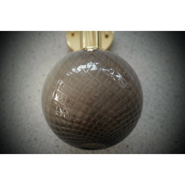This dove-gray Murano glass wall light features a refined and delicate design. Murano furnaces create a timeless design,...