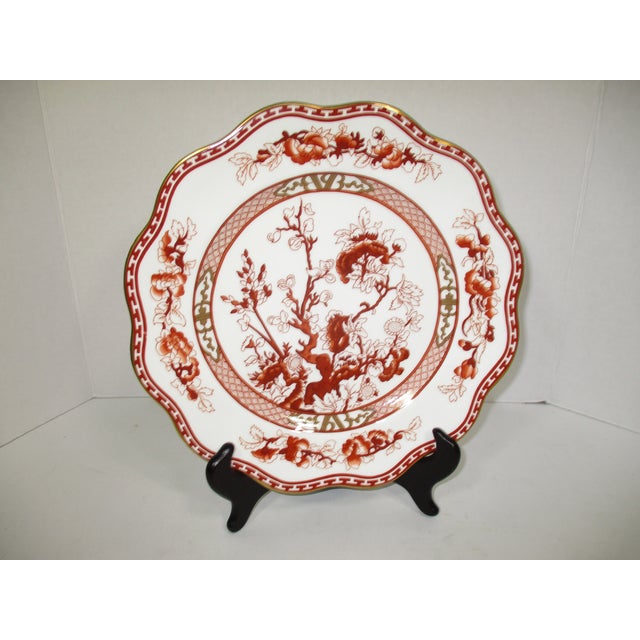 This is a Coalport bone china scalloped dinner plate, made in England. It is decorated with the Indian Tree pattern in...