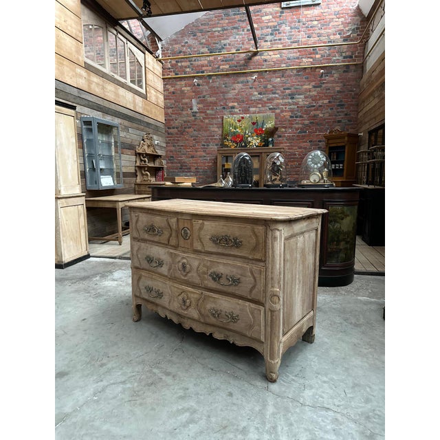 18th Century Oak Chest of Drawers For Sale - Image 5 of 15
