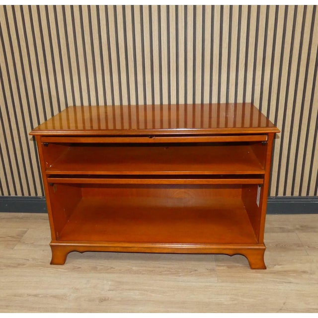English Yew Chest of Drawers with Retractable Doors and Oval Fittings from Heldense For Sale - Image 13 of 17