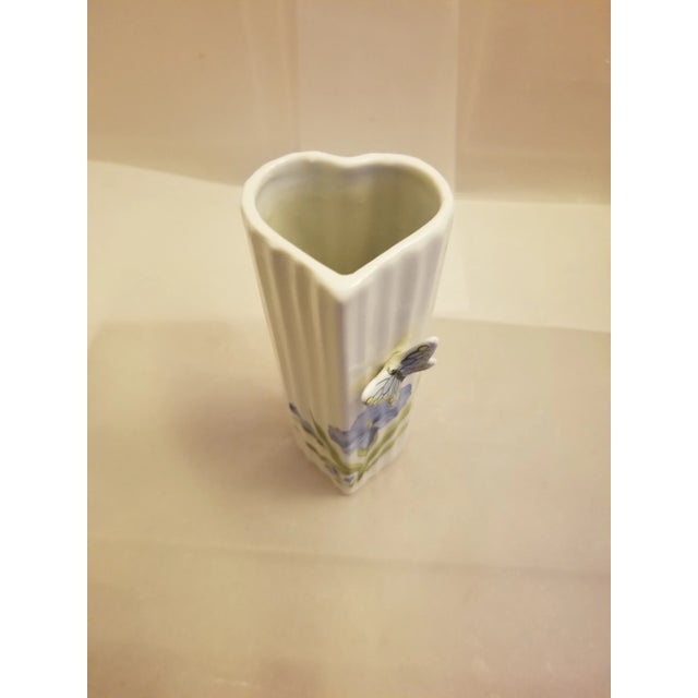 Otagiri Iris Rhapsody Vase Heart Shaped Blue Iris Flower With 3d Porcelain Butterfly Made in Japan