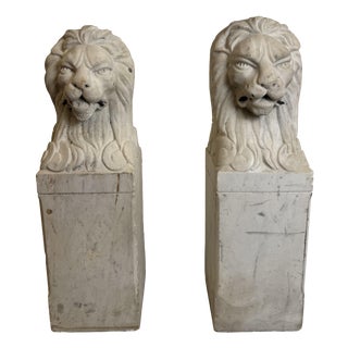 Florentine Lions in White Carrara Marble, Late 19th Century, Set of 2 For Sale