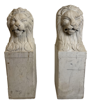 Florentine Lions in White Carrara Marble, Late 19th Century, Set of 2