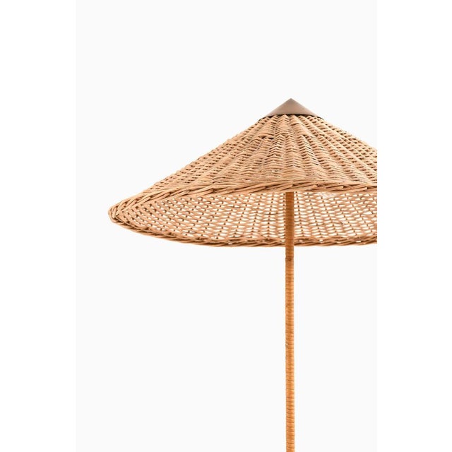 Brass and Cane Floor Lamp by Paavo Tynell for Taito Oy, 1950s For Sale - Image 3 of 10