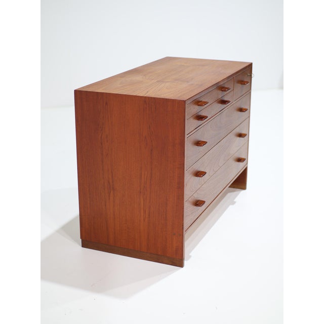 Brown RY16 Chest of Drawers in Teak by Hans J. Wegner for Ry Møbler, Denmark, 1958 For Sale - Image 8 of 15