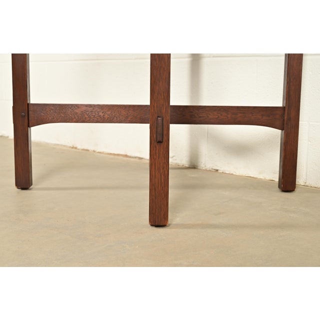 Brown L. & J. G. Stickley Antique Mission Oak Arts & Crafts Clip Corner Lamp Table or Center Table, Circa 1910 For Sale - Image 8 of 9