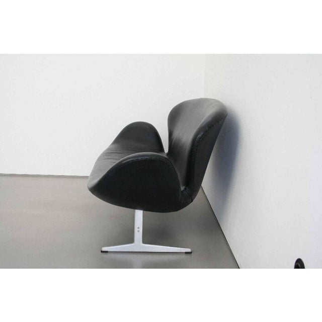 Swan 3321 Sofa by Arne Jacobsen for Fritz Hansen, 1960s, in Very Good conditions. Designed 1960 to 1969 I have official...