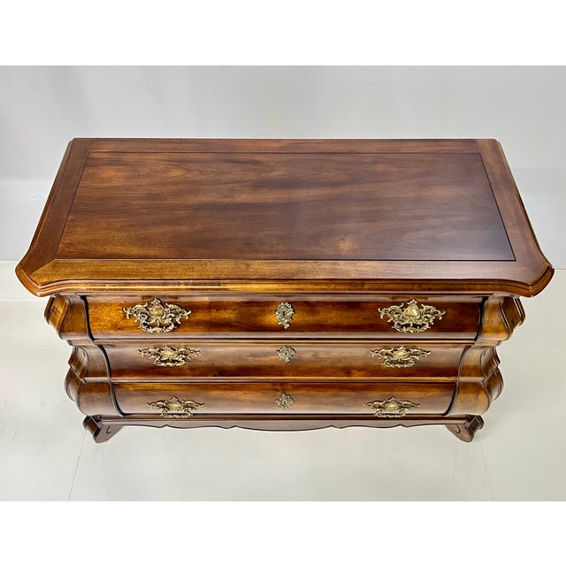 French Provincial Late 20th Century Henredon Viennese/French Provincial Bombe Chest or Commode For Sale - Image 3 of 16