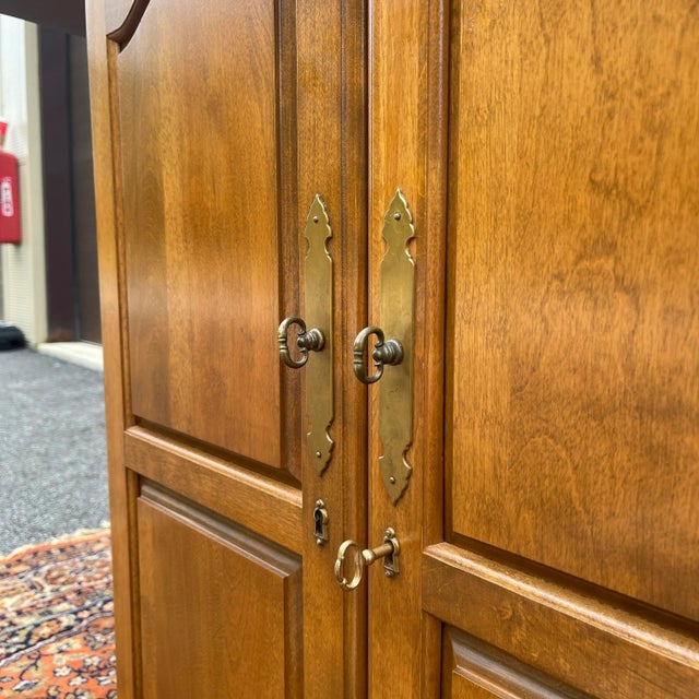 Wood 1970s Ethan Allen Heirloom Nutmeg Maple Drop Leaf Rolling Bar Cabinet / Cart (10-9040p) For Sale - Image 7 of 12