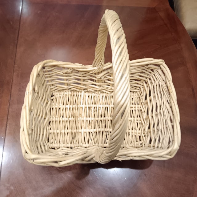 Mid 20th Century Vintage Large French Natural Hand Woven Wicker Basket For Sale - Image 16 of 18