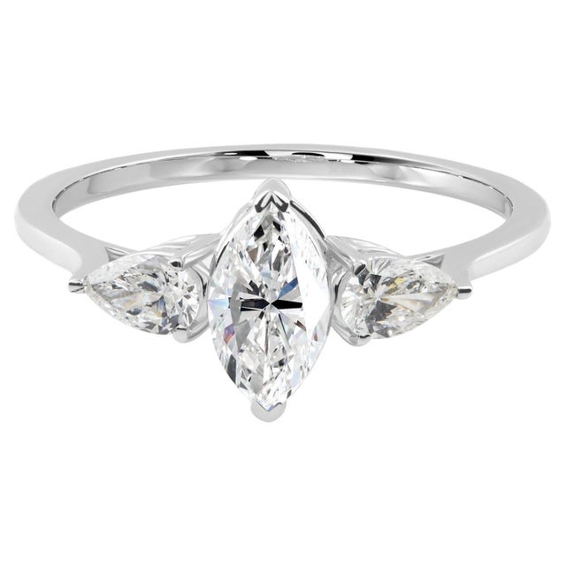 Modern Natural Marquise Diamond 1.30cts & Diamond 0.55cts Ring in 18k Gold For Sale - Image 3 of 8