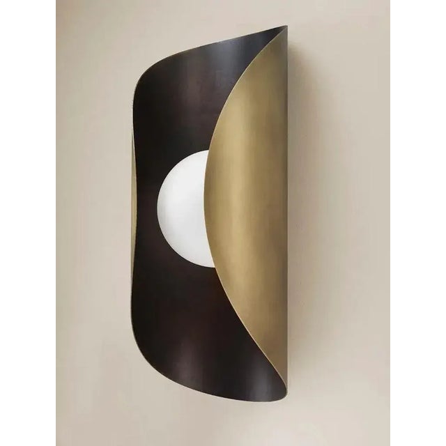 Drawing inspiration from nature's exquisite treasures, Perla evokes the image of a pearl emerging from within a shell,...