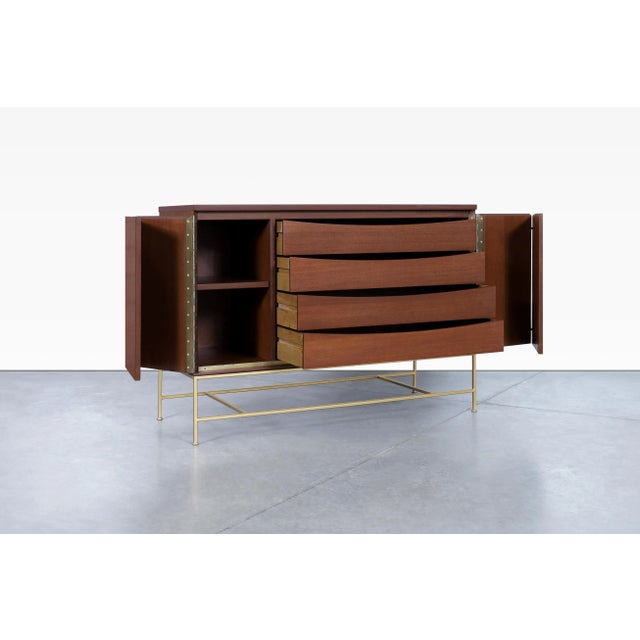 Burnt Umber 1950s Vintage "Irwin Collection" Mahogany and Brass Credenza by Paul McCobb For Sale - Image 8 of 13
