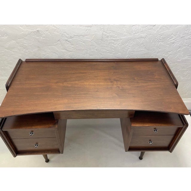 Mainline by Hooker 1960s Mid Century Modern Mainline Hooker Walnut Double Pedestal Floating Top Desk For Sale - Image 4 of 12