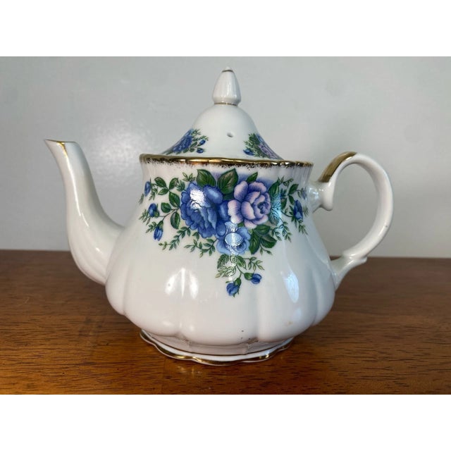 English Garden Teapot Robinson Ransbottom Japan Blue Roses Floral 4 Cup Vintage Beautiful vintage English Garden teapot by...