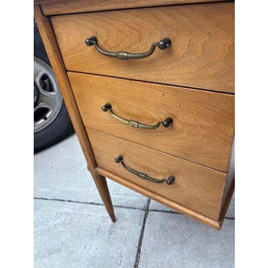 Tomlinson Sophisticate Desk, Light Walnut, Mid-Century Modern, 1962 For Sale - Image 9 of 9