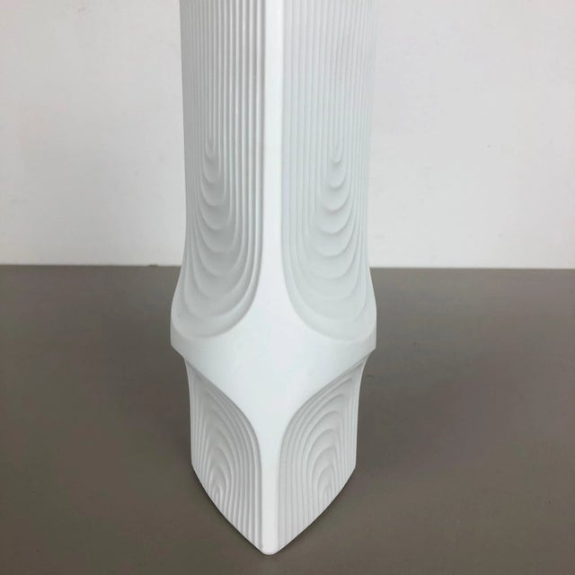 German Op Art Biscuit Porcelain Vase from Ak Kaiser, Germany, 1970s For Sale - Image 6 of 14