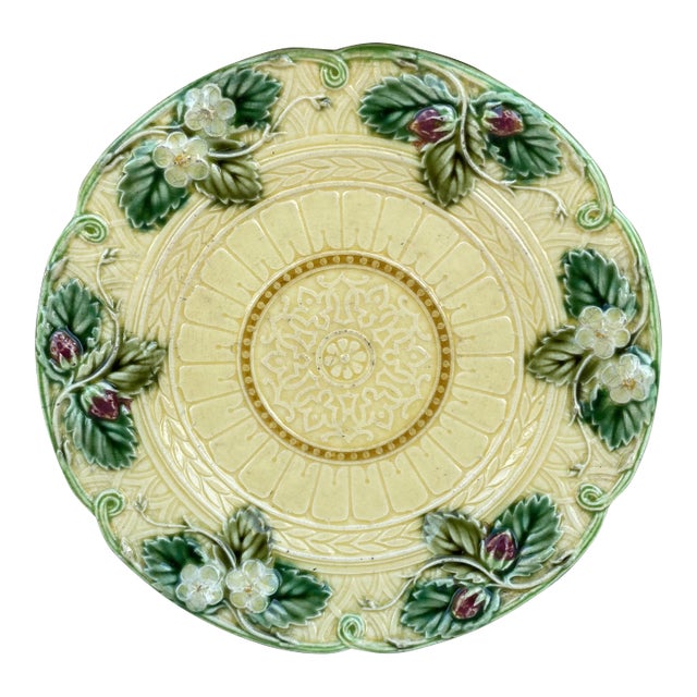 Majolica Strawberries Plate Sarreguemines, Circa 1880 For Sale
