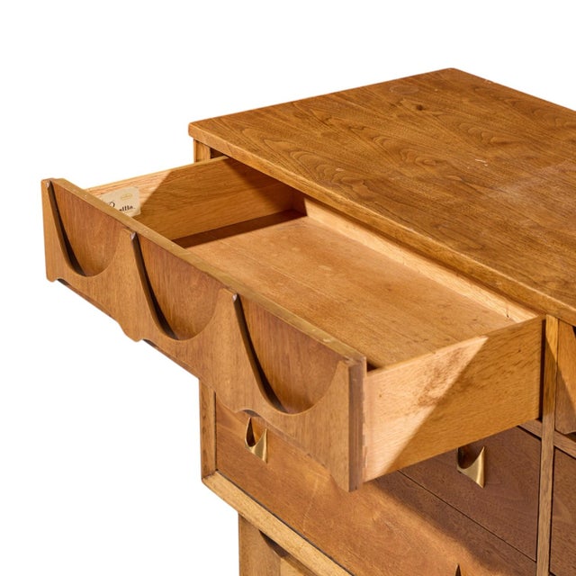 Broyhill Brasilia Mid Century Walnut and Brass 6 Drawer Dresser For Sale In Chicago - Image 6 of 9