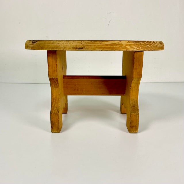 1970s Vintage Americana Folk Art Boho Chic Pine Oval Step or Footstool. For Sale - Image 4 of 10
