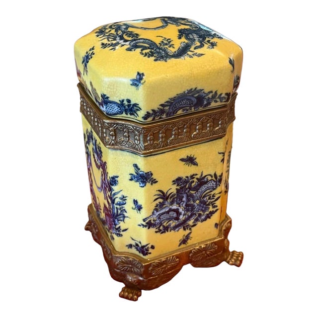 Vintage Wong Lee 1895 Chinoiserie Rococco Yellow & Blue Porcelain Ormolu Bronze Decorative Container For Sale
